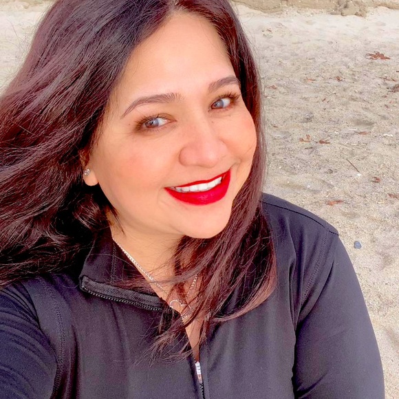 Meet your Posher, Yolie - Picture 1 of 1